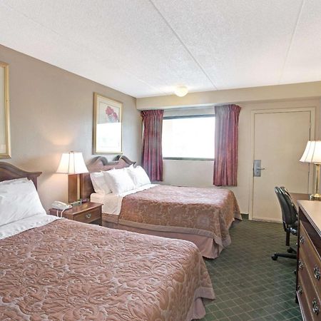Super 8 By Wyndham Shelby Hotell Exteriör bild